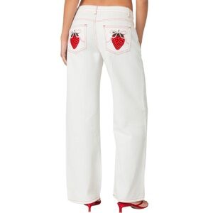 Edikted Strawberry Bow Pocket Low Rise
Baggy Jeans